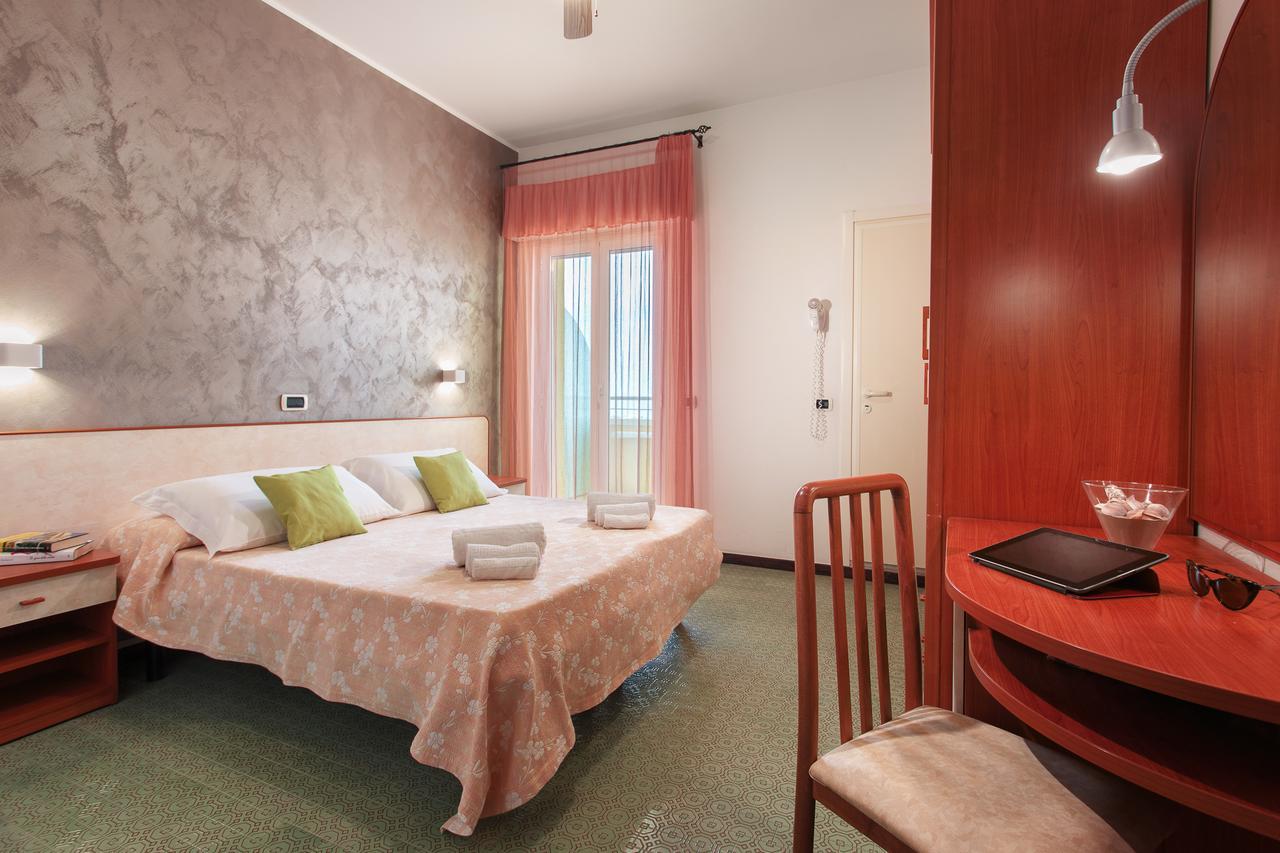 Hotel Sandra Gatteo a Mare Esterno foto